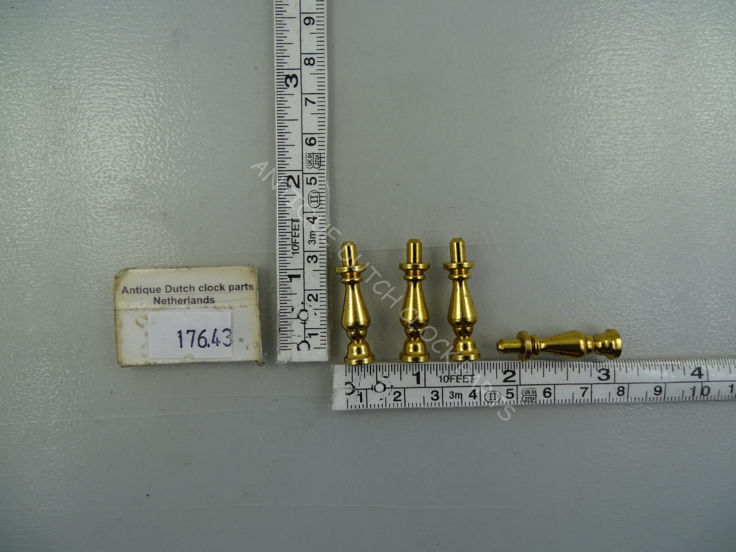 SET BRASS HOUSE STANDS FOR CLOCK CASE