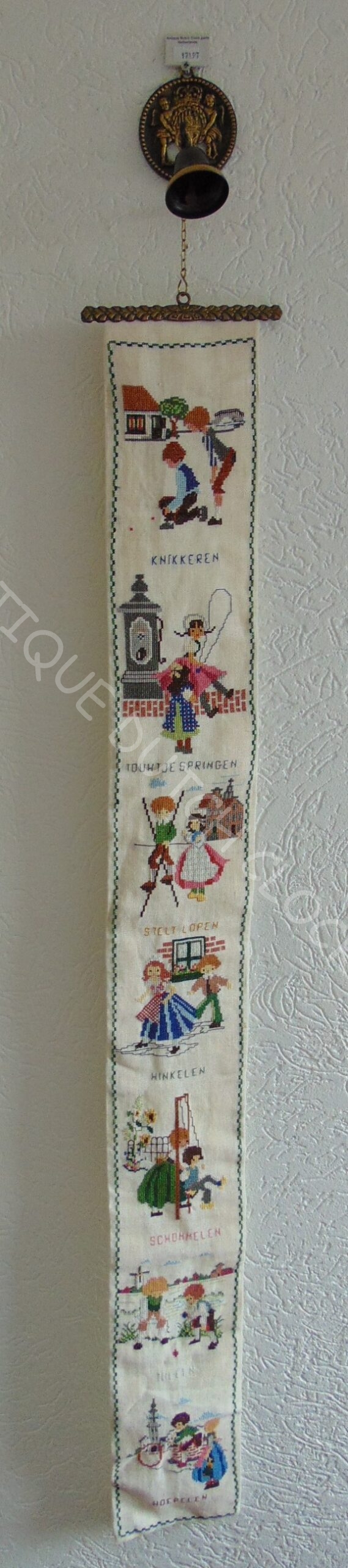 EMBROIDERED BELL PULL CORD OLD DUTCH KIDS GAMES NICE HARDWARE
